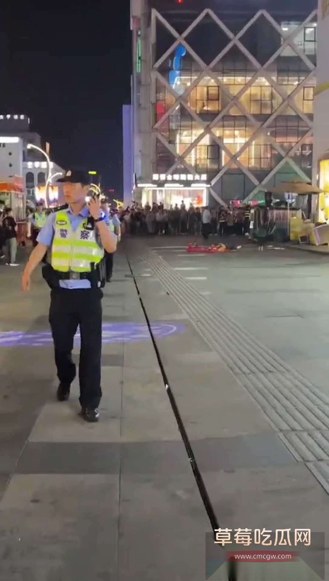 郑州二七广场跳楼事件 1 郑州二七广场跳楼事件 1