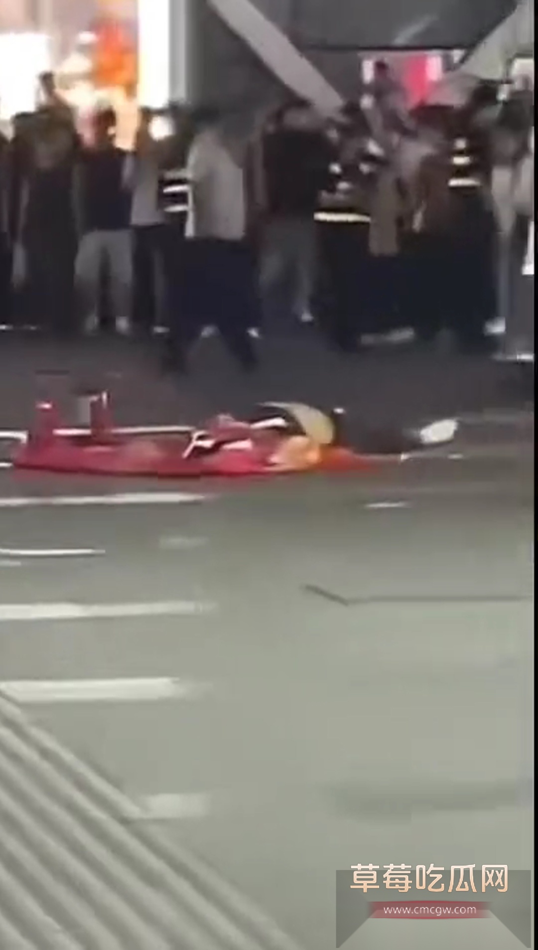 郑州二七广场跳楼事件 4 郑州二七广场跳楼事件 4