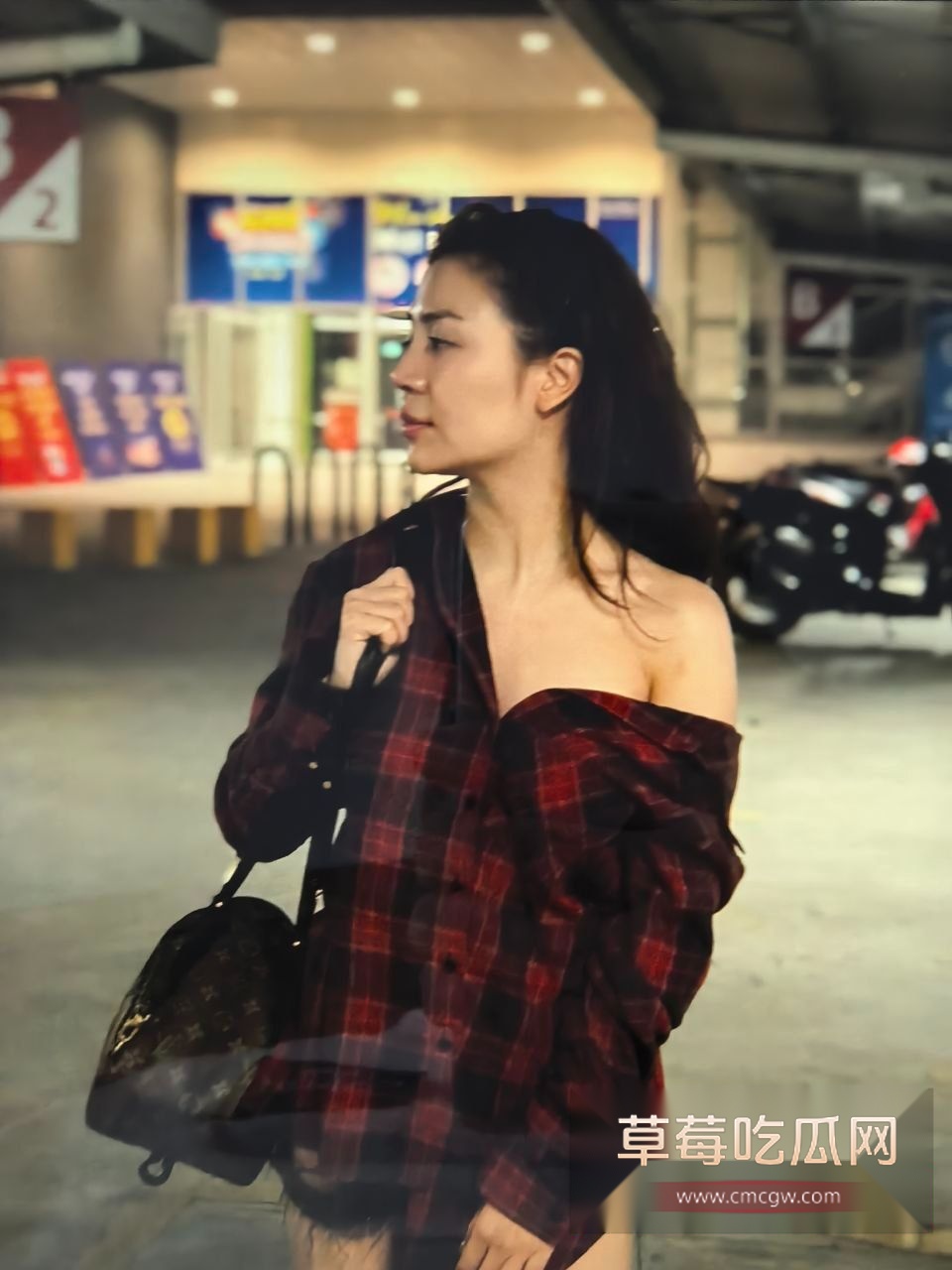 广东湛江性感富婆包养壮年小伙 14