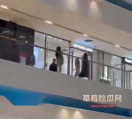 抖音热瓜之苏州中心裸奔事件2