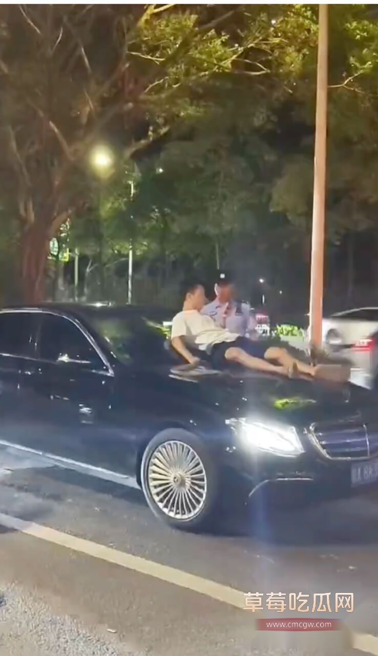 广西南宁 奔驰车主的女人开他的车出去泡小白脸.jpg 广西南宁 奔驰车主的女人开他的车出去泡小白脸.jpg