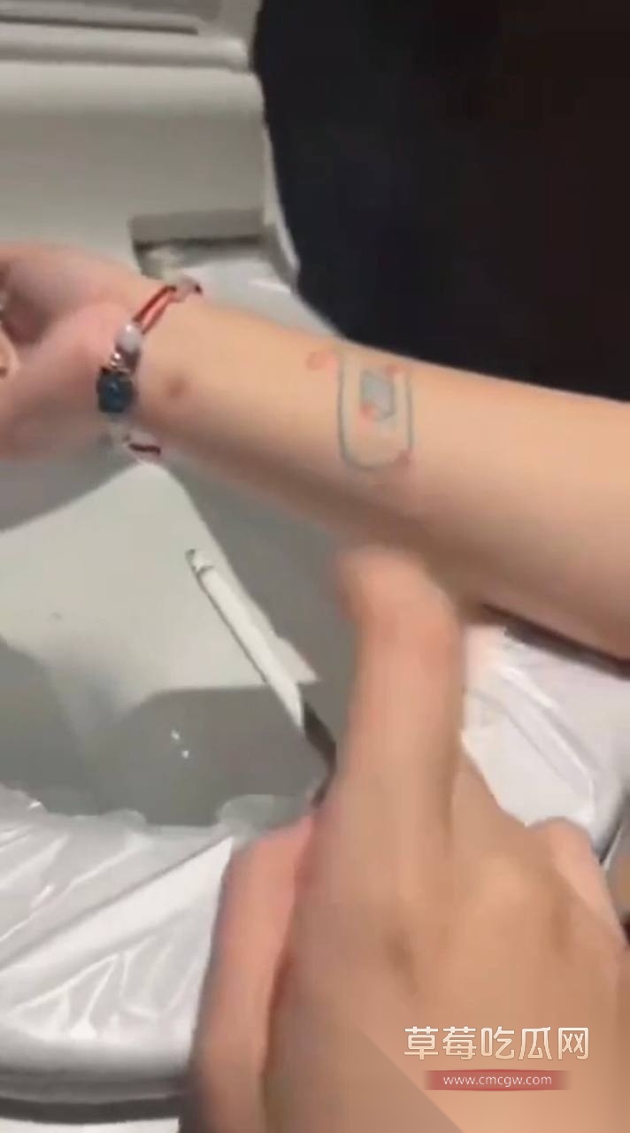 马桶割腕女孩 3 马桶割腕女孩 3