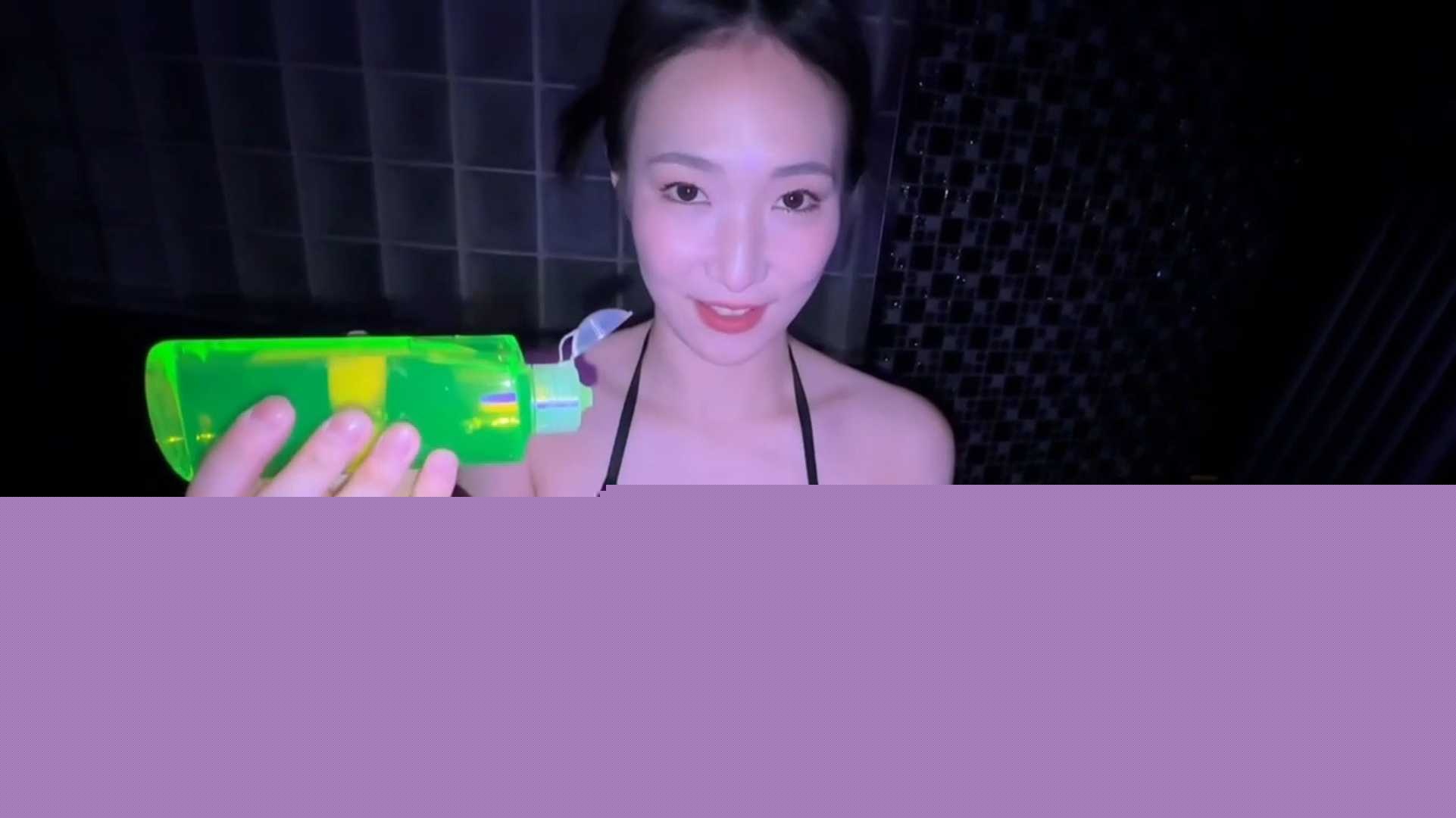 vzrym9让高颜值御姐女优使用荧光润滑剂后 1