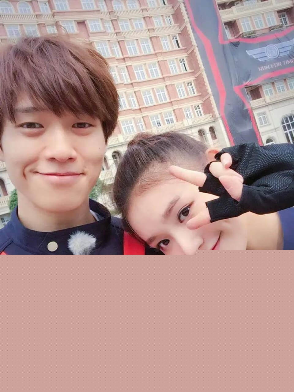 魏大勋和女明星亲密互动照片3.jpg 魏大勋和女明星亲密互动照片3.jpg