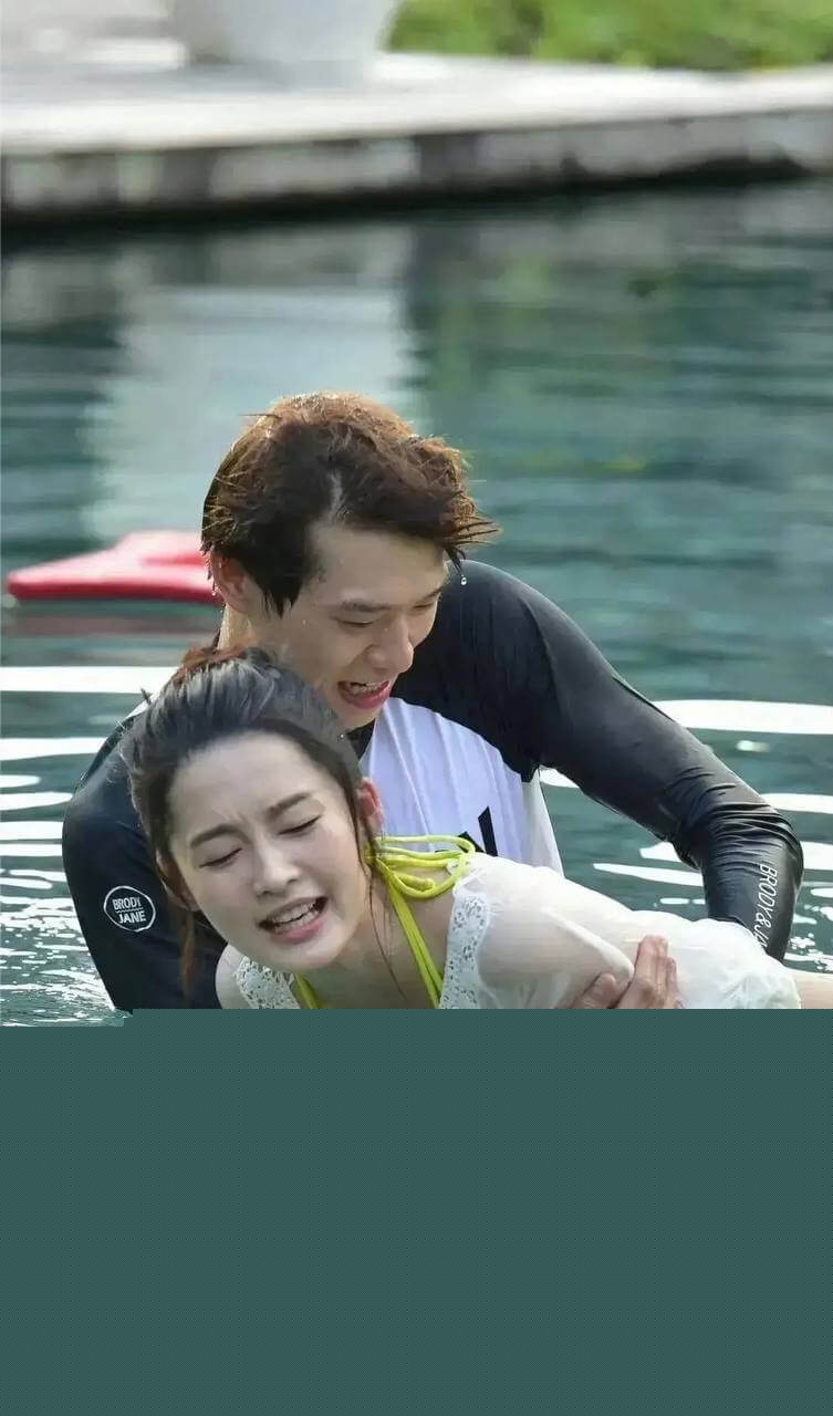 魏大勋和女明星亲密互动照片8.jpg 魏大勋和女明星亲密互动照片8.jpg