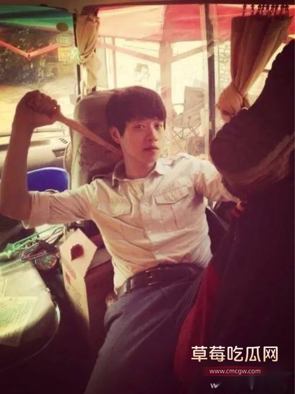 魏大勋和女明星亲密互动照片9.jpg 魏大勋和女明星亲密互动照片9.jpg