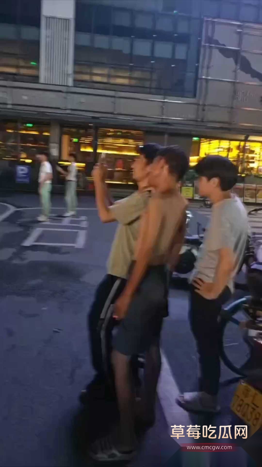 偷拍酒店做爱不拉窗帘 1 偷拍酒店做爱不拉窗帘 1