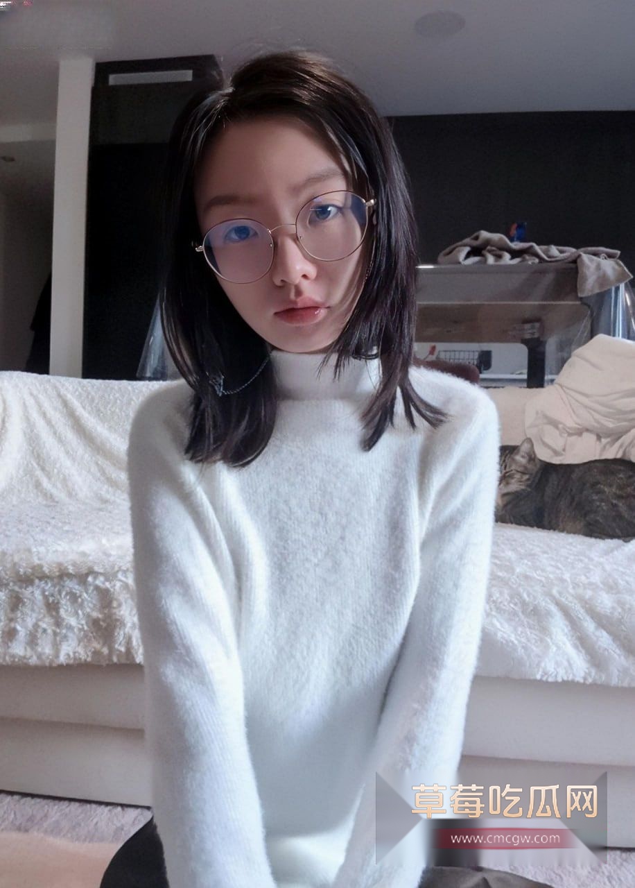 高中眼镜娘暑期自慰自拍1 高中眼镜娘暑期自慰自拍1