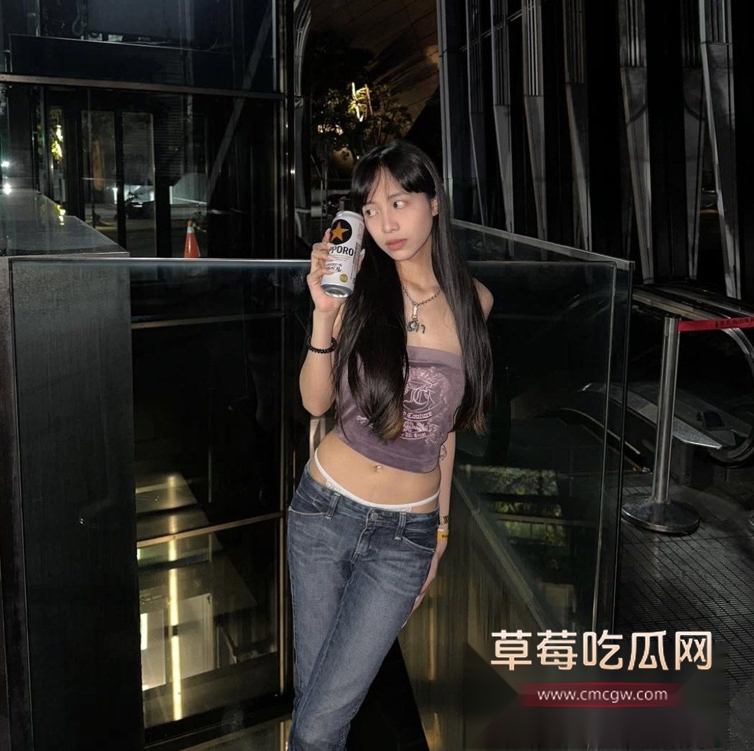 宝贝哈莉与炮友的私密自拍被曝光3