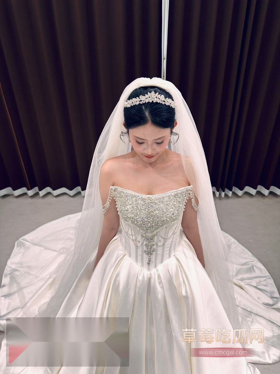 抖音网美南南想吃糖被网友认出是个推特福利姬 深喉大肉棒和无限阿黑颜都是她的拿手绝活