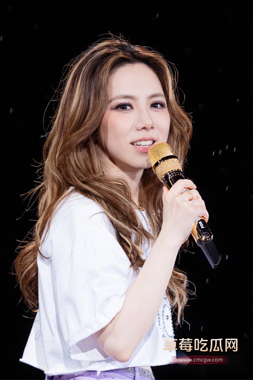 巨肺小天后邓紫棋5.jpg 巨肺小天后邓紫棋5.jpg