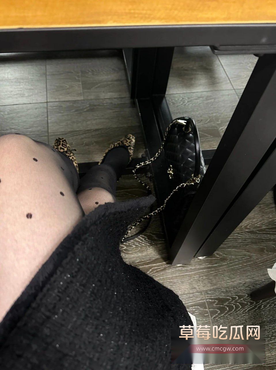 推特高冷女神 超辣御姐 在金主面前是个听话母狗 不仅拥有雪白柔软 的大雷子 还不断谄媚富哥跪着吃鸡巴 推特高冷女神 超辣御姐 在金主面前是个听话母狗 不仅拥有雪白柔软 的大雷子 还不断谄媚富哥跪着吃鸡巴