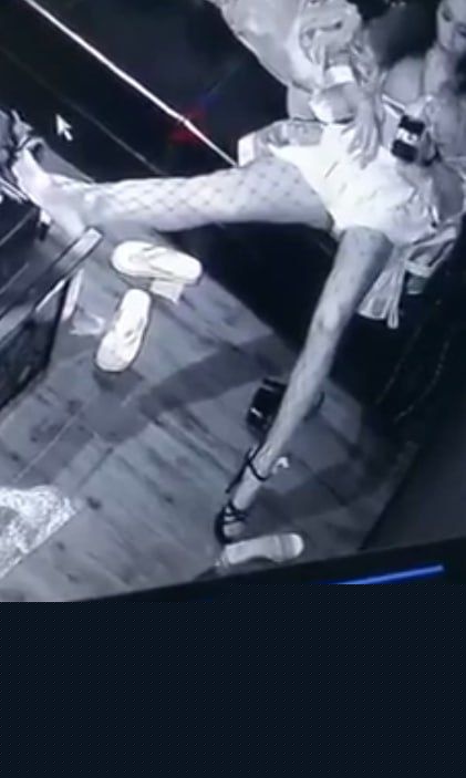 饥渴美女在KTV包厢自慰6 饥渴美女在KTV包厢自慰6