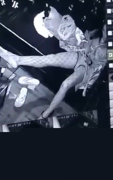 饥渴美女在KTV包厢自慰7 饥渴美女在KTV包厢自慰7