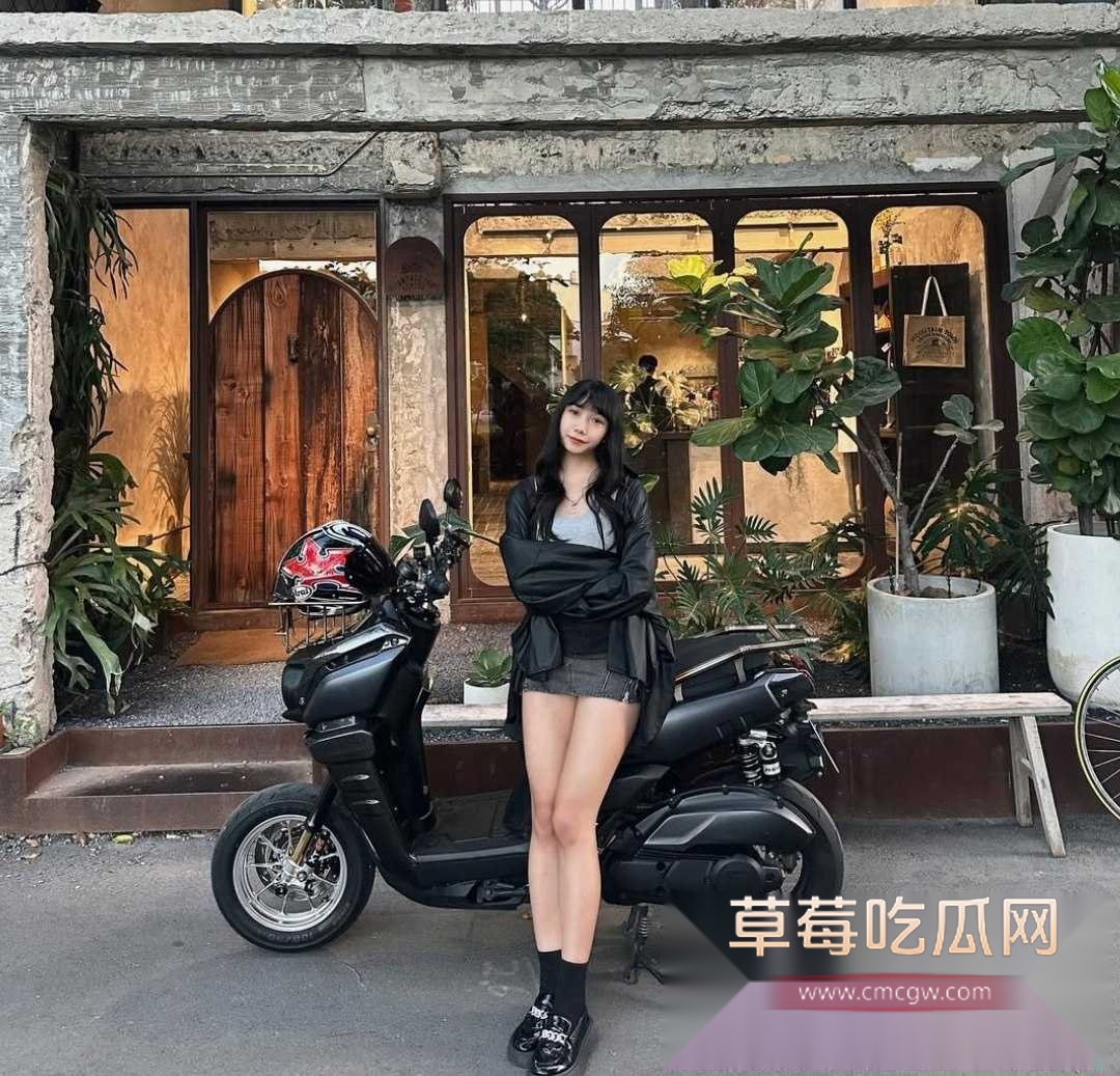 IG拥有4万粉丝的齐刘海大长腿机车博主 5 IG拥有4万粉丝的齐刘海大长腿机车博主 5