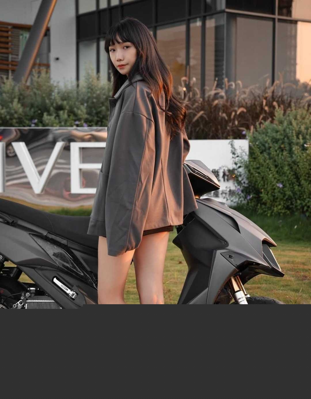 IG拥有4万粉丝的齐刘海大长腿机车博主 6 IG拥有4万粉丝的齐刘海大长腿机车博主 6