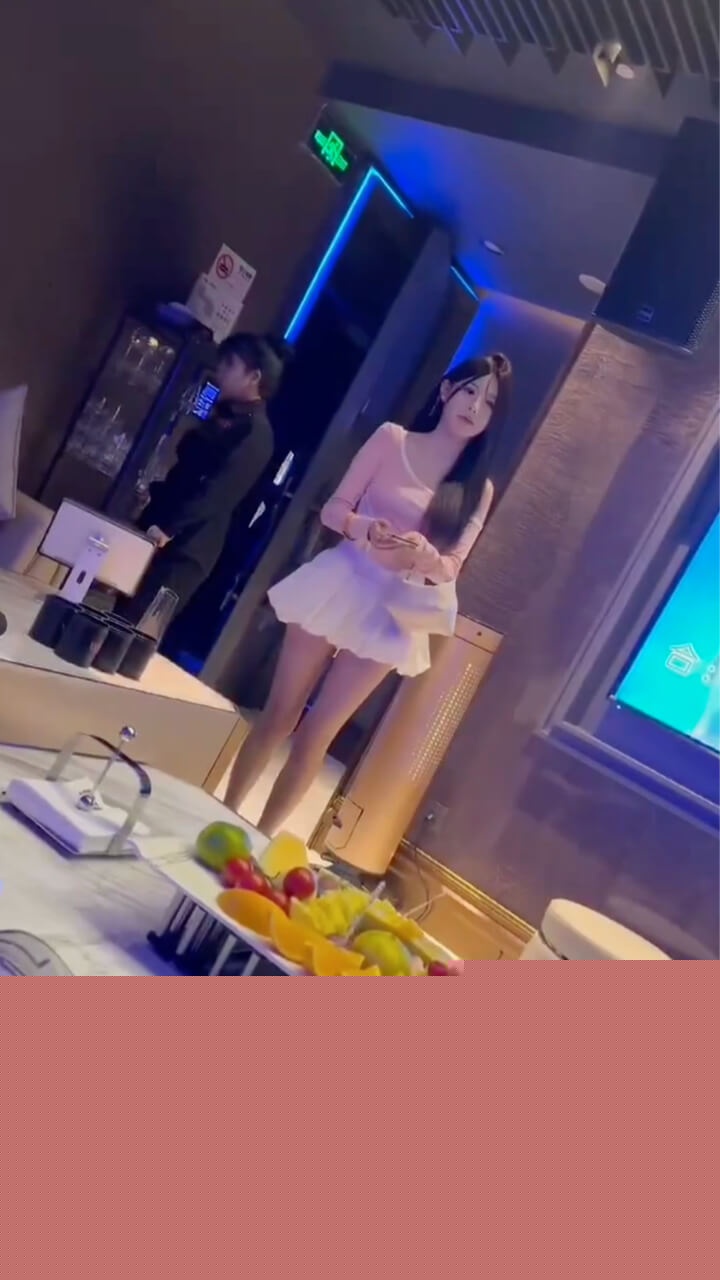 KTV里字头开头的陪酒妹2.jpg KTV里字头开头的陪酒妹2.jpg