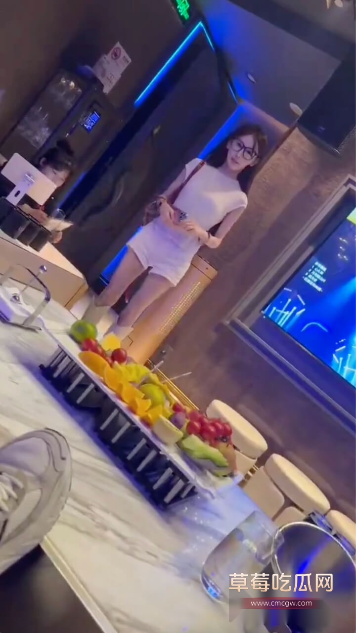 KTV里字头开头的陪酒妹3.jpg KTV里字头开头的陪酒妹3.jpg