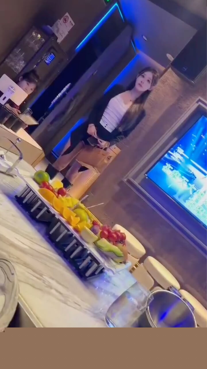 KTV里字头开头的陪酒妹10.jpg KTV里字头开头的陪酒妹10.jpg