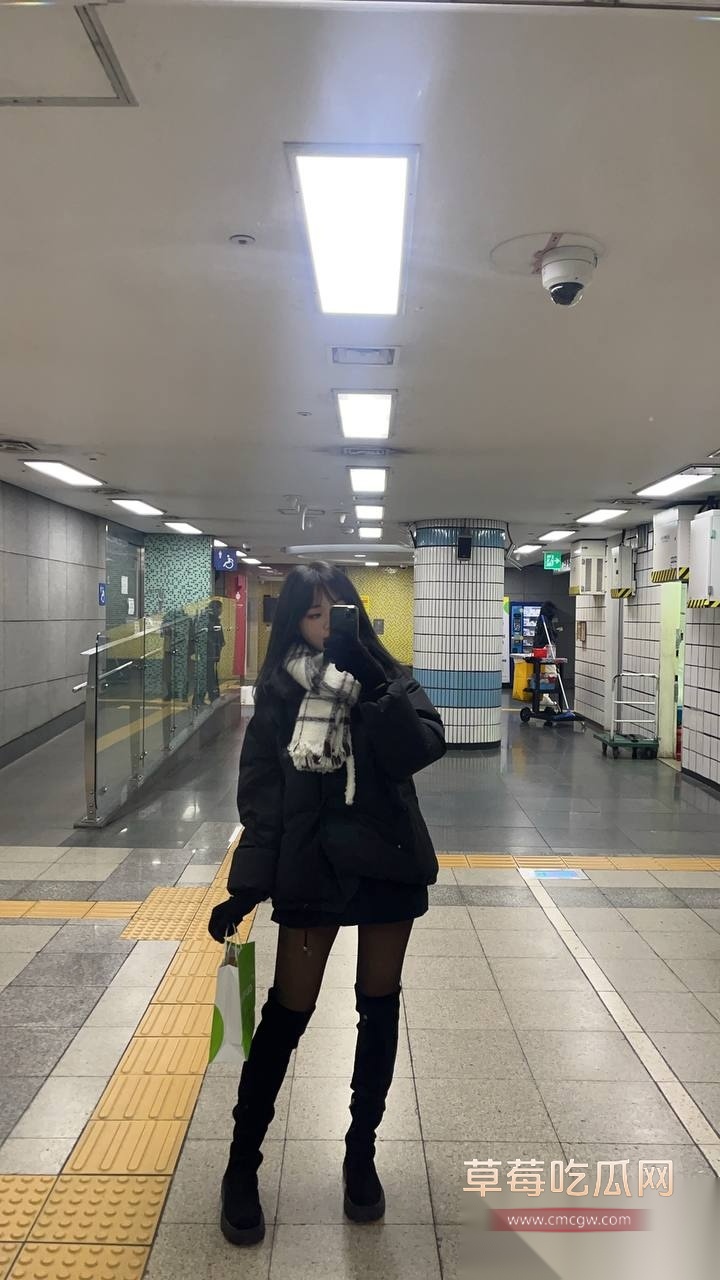 高颜苗条身材大学生被土豪包养 10