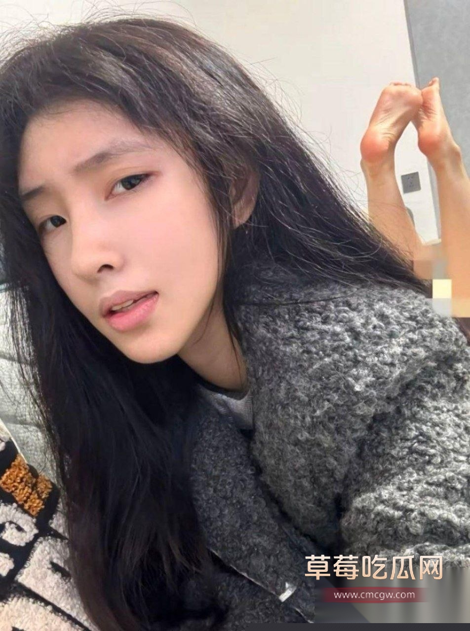 某艺术系女大学生 15