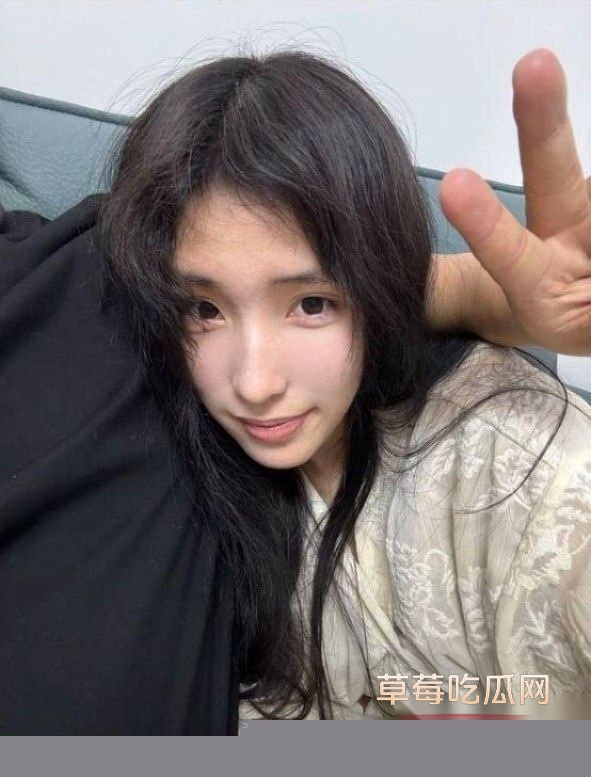 某艺术系女大学生 20