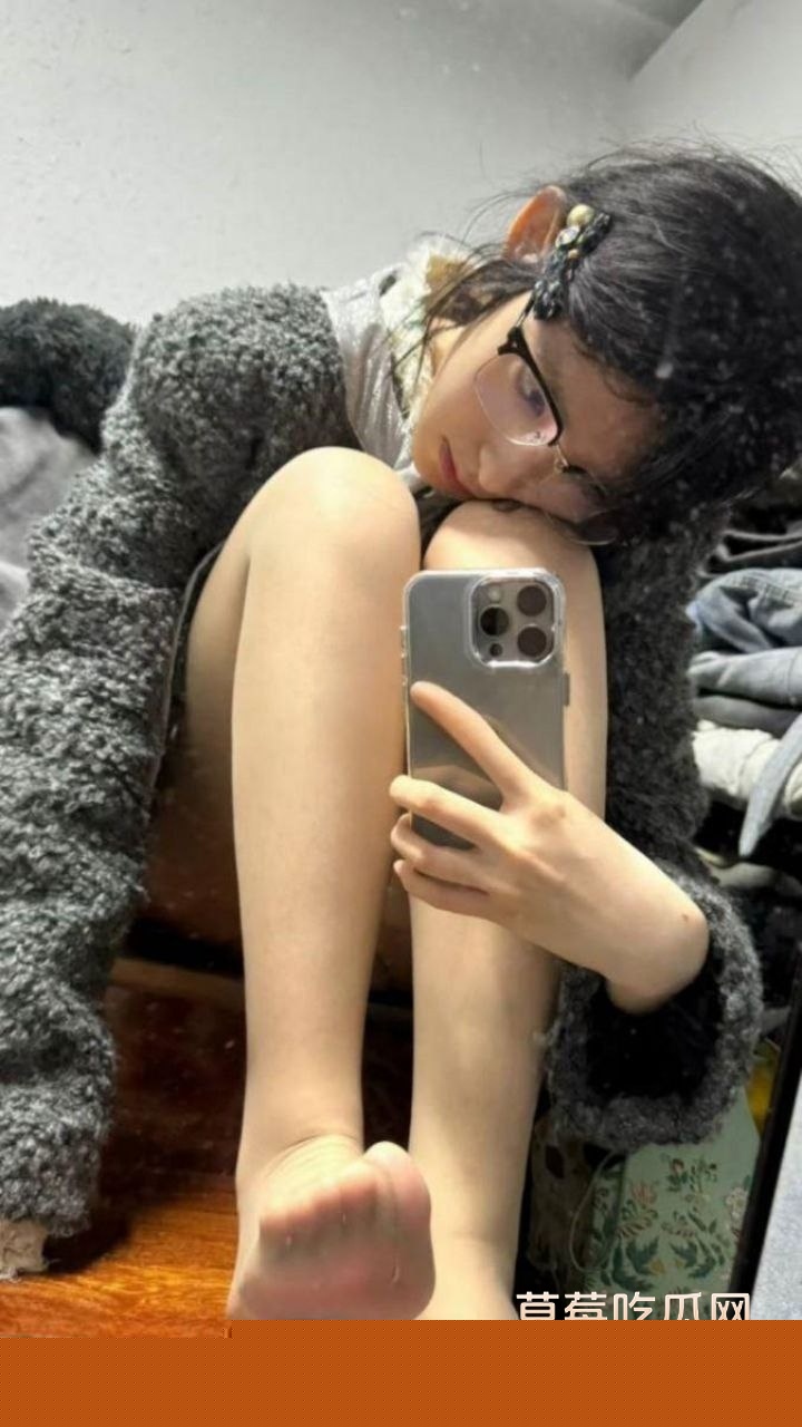 某艺术系女大学生 24