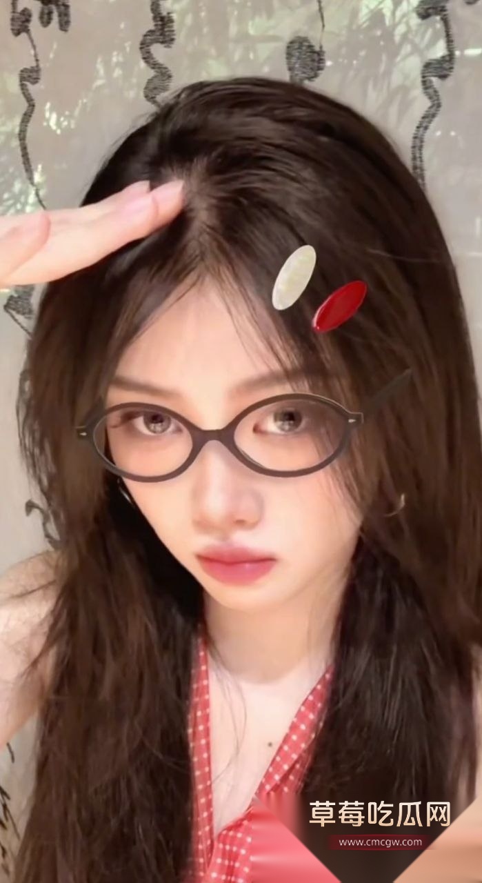 别都商学院工商管理专业大四学姐邵依依 15