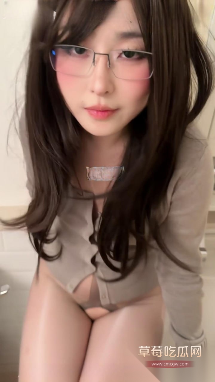 小姨洗手间惊现助攻 6