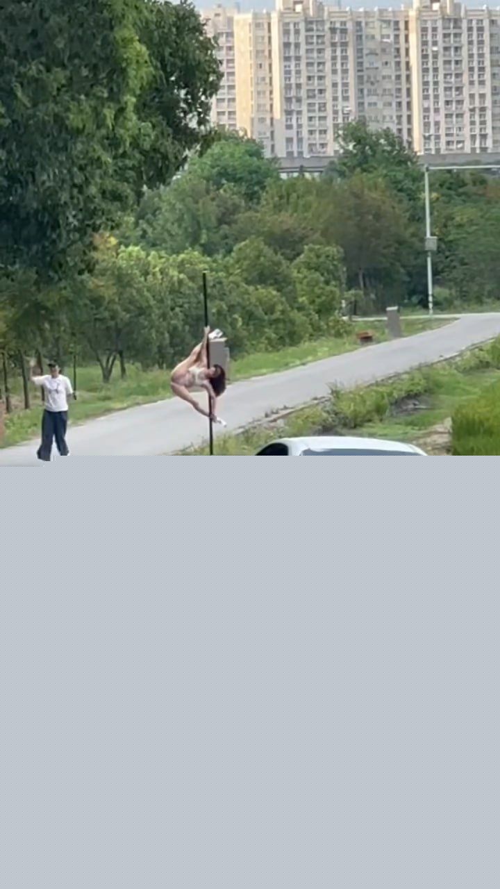 钢管舞女神户外开秀3