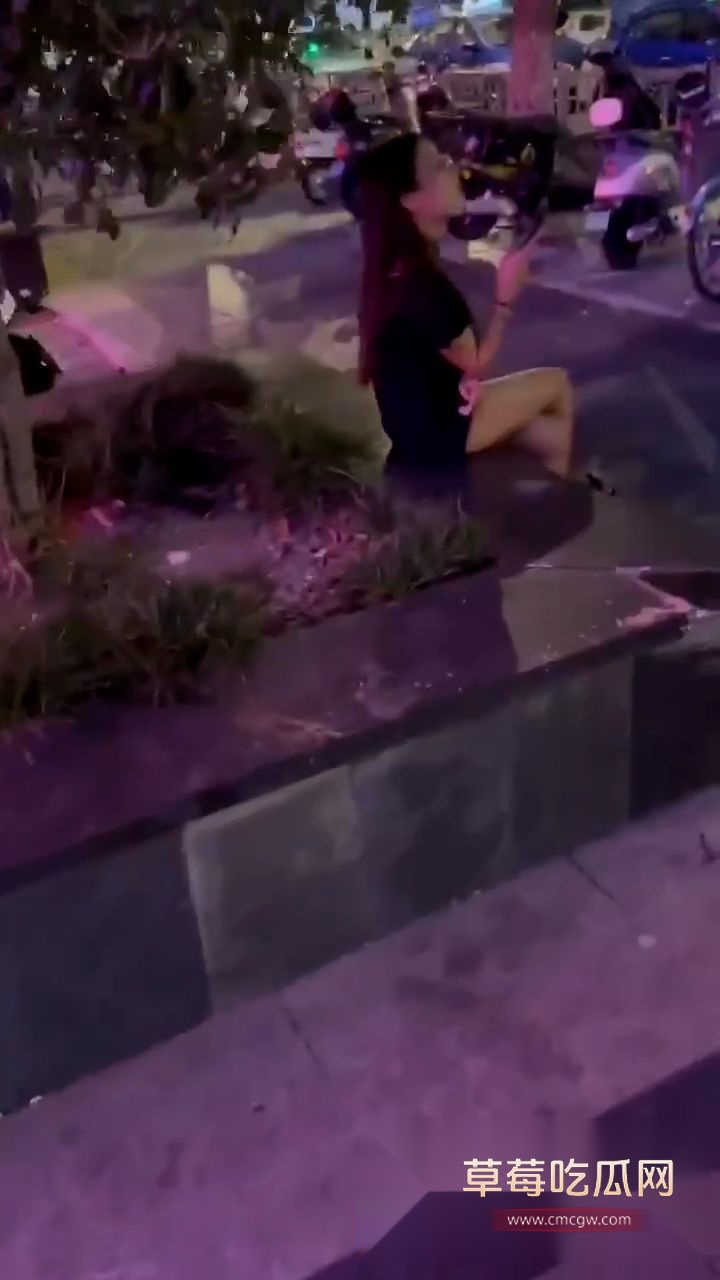 郑州万达广场绿帽厕所大战！1