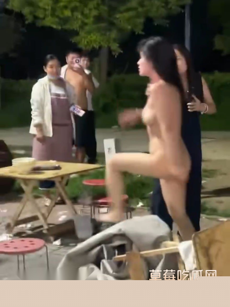 裸女砸场事件1 裸女砸场事件1