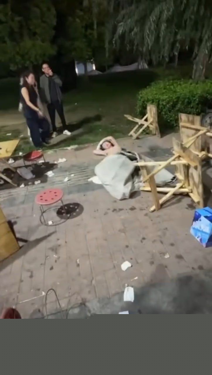 裸女砸场事件6 裸女砸场事件6