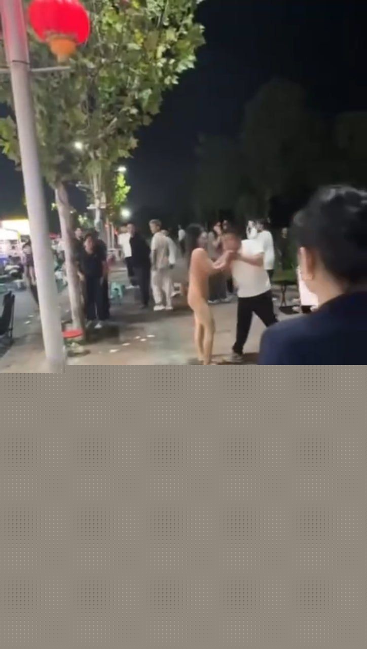 裸女砸场事件7 裸女砸场事件7