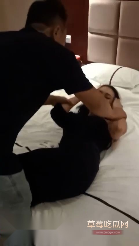 出轨人妻被抓奸2 出轨人妻被抓奸2