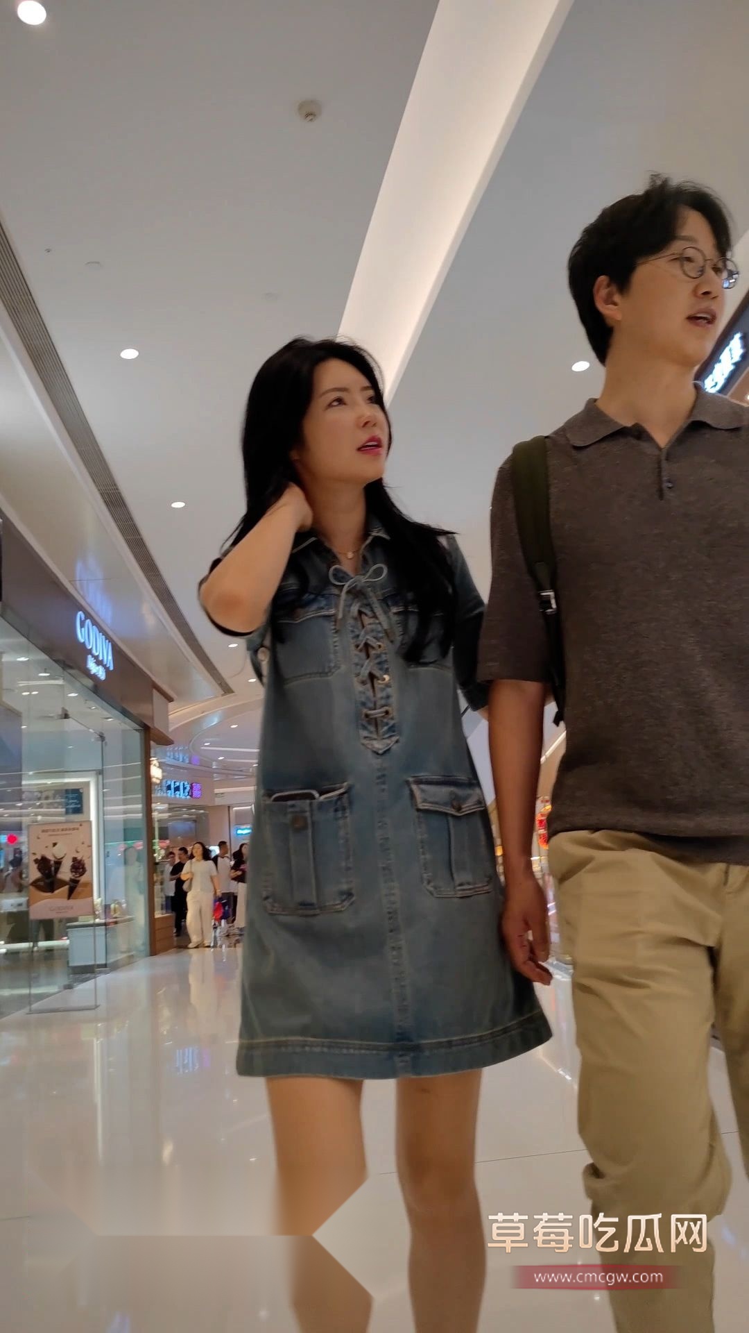 街头真实抄底网红脸美女3