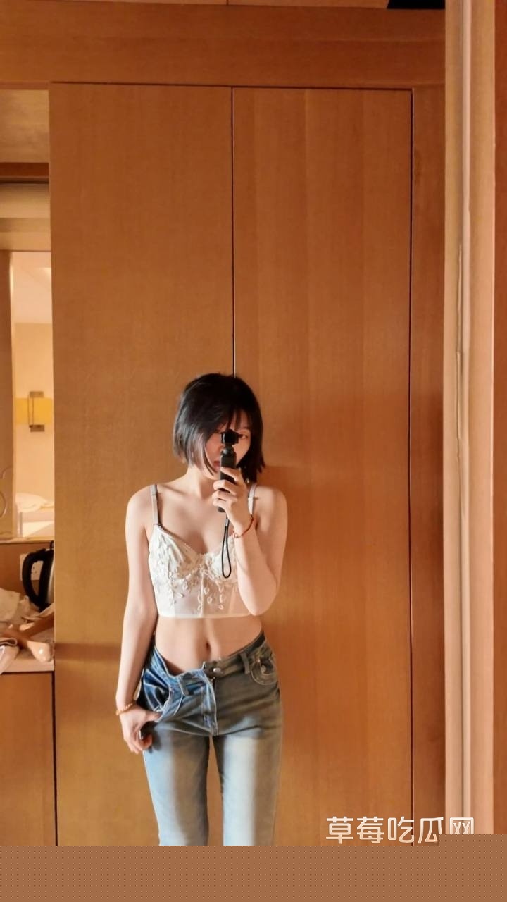 推特高颜值福利姬小梅 10