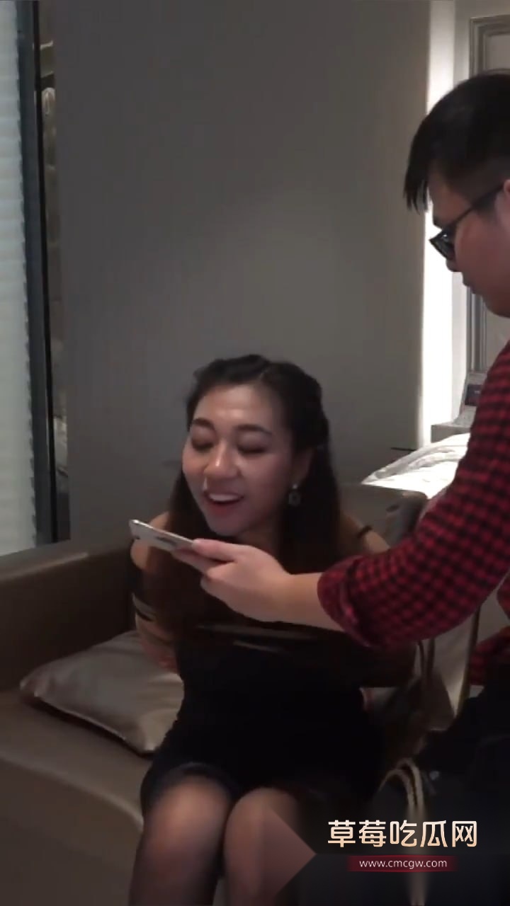 大学女友被捆绑时候被男友电话查岗 2 大学女友被捆绑时候被男友电话查岗 2