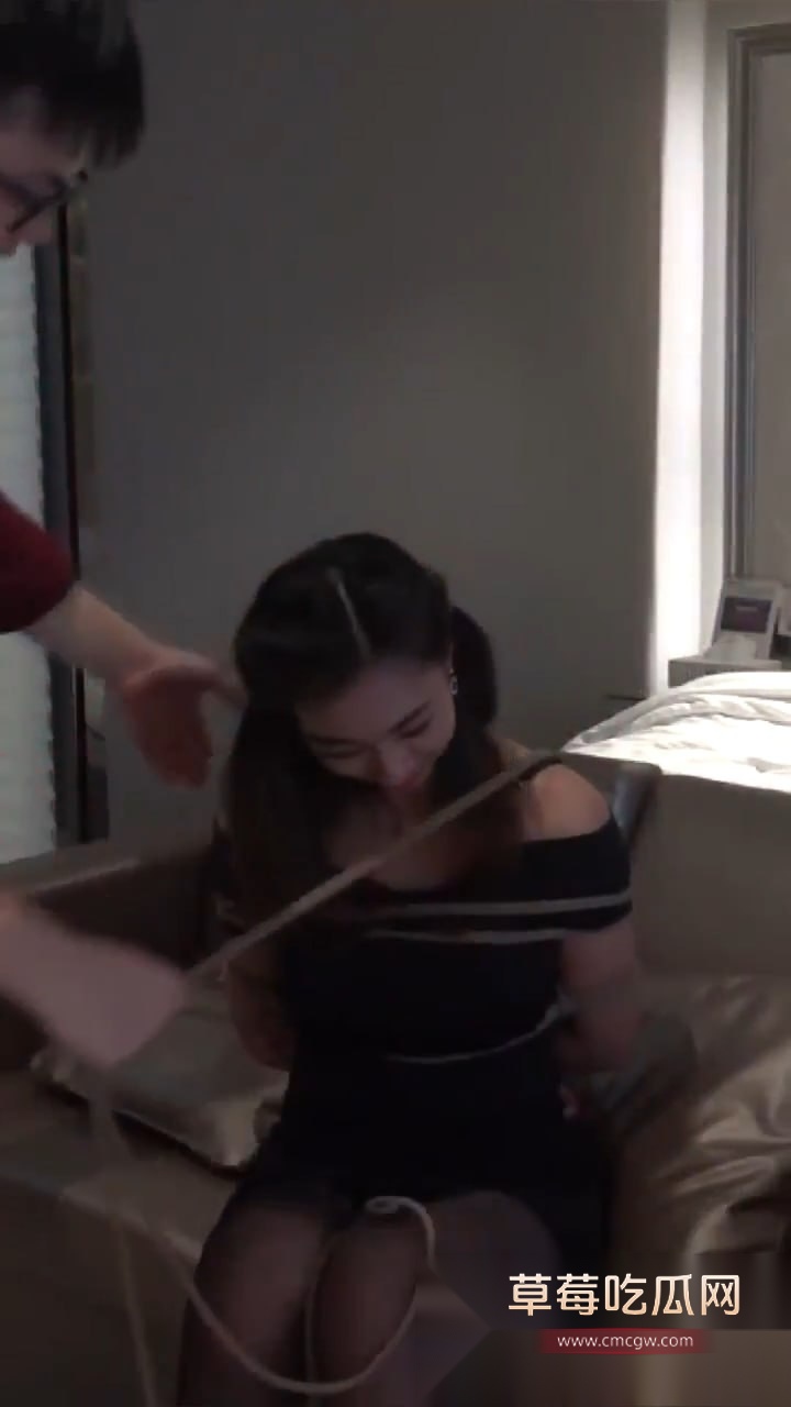 大学女友被捆绑时候被男友电话查岗 3 大学女友被捆绑时候被男友电话查岗 3