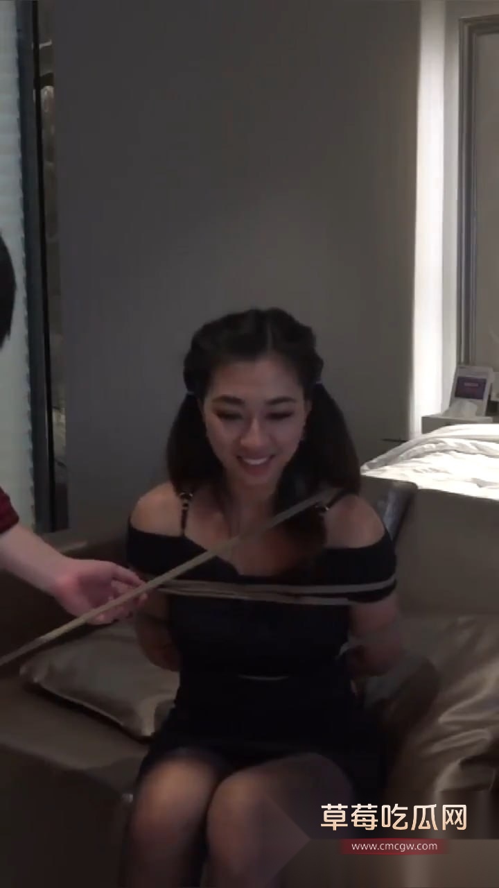 大学女友被捆绑时候被男友电话查岗 4 大学女友被捆绑时候被男友电话查岗 4