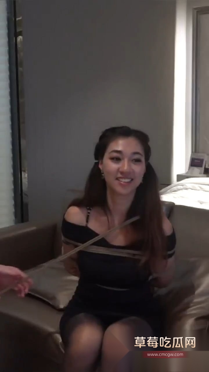 大学女友被捆绑时候被男友电话查岗 5 大学女友被捆绑时候被男友电话查岗 5