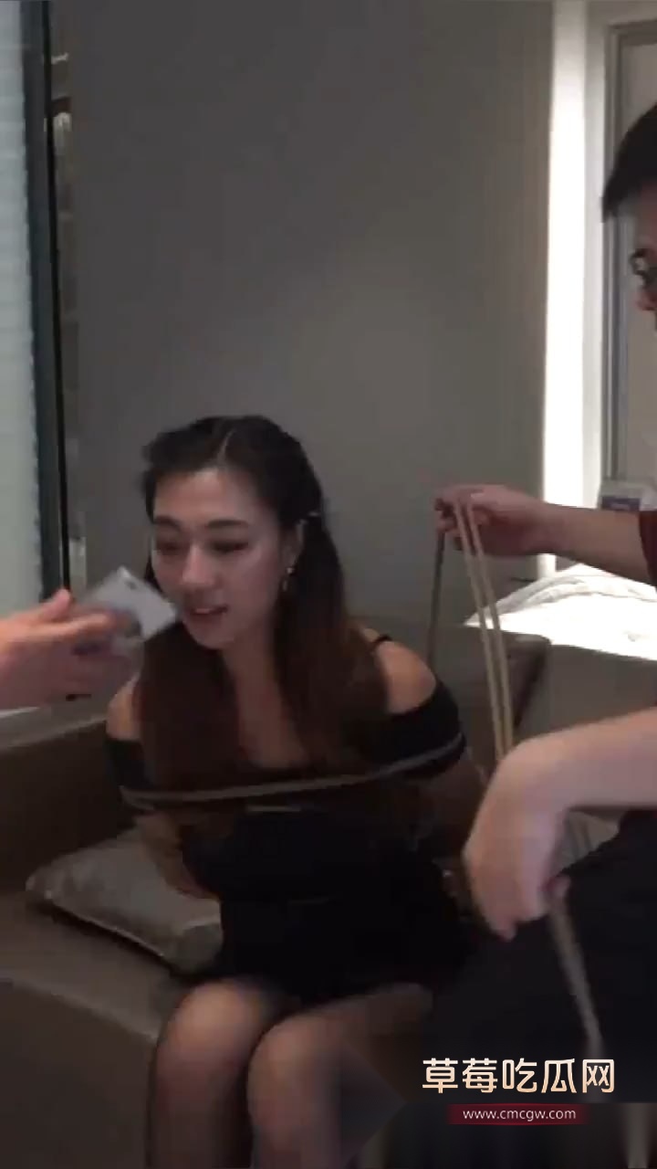 大学女友被捆绑时候被男友电话查岗 6 大学女友被捆绑时候被男友电话查岗 6