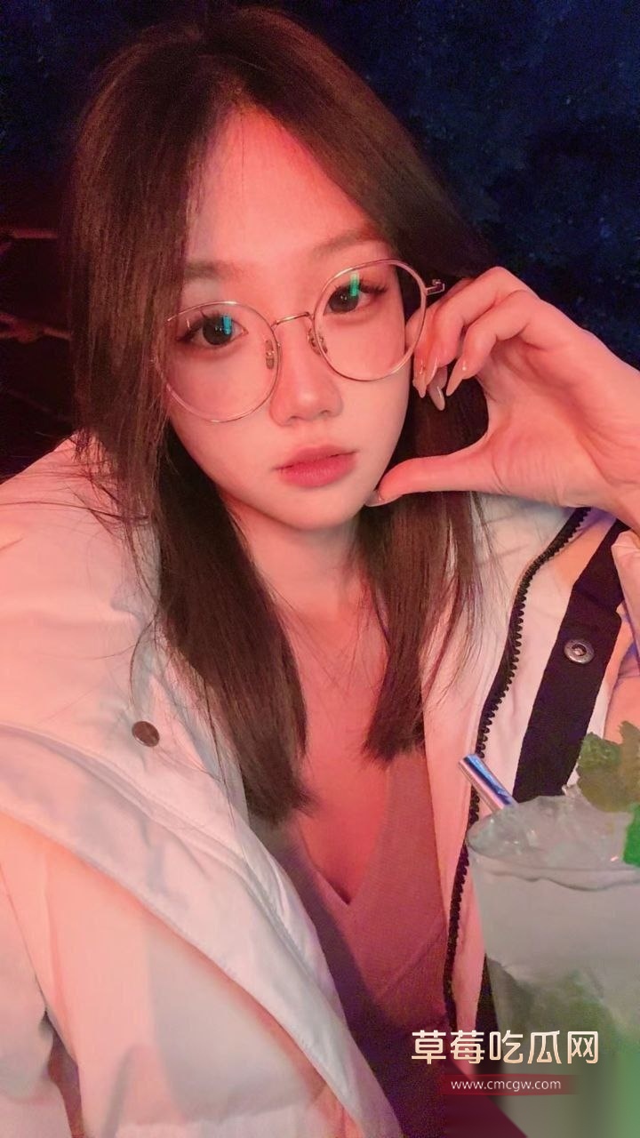 性感极品身材眼镜妹 11