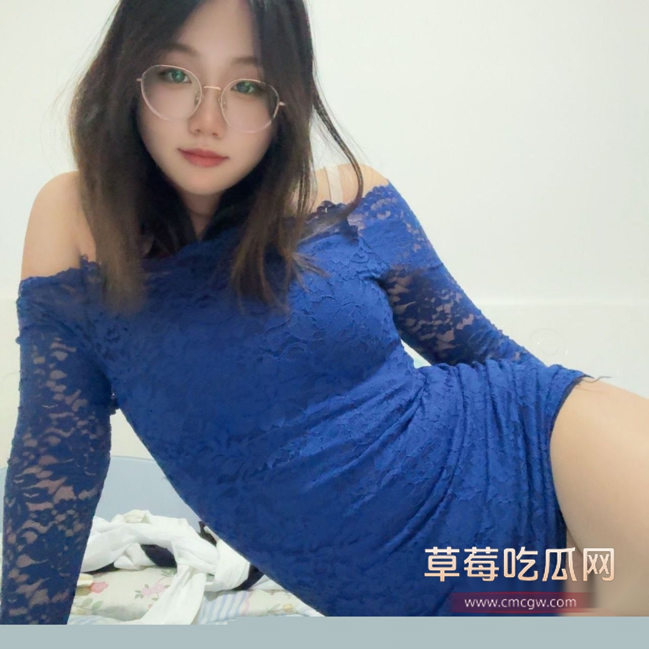 性感极品身材眼镜妹 13