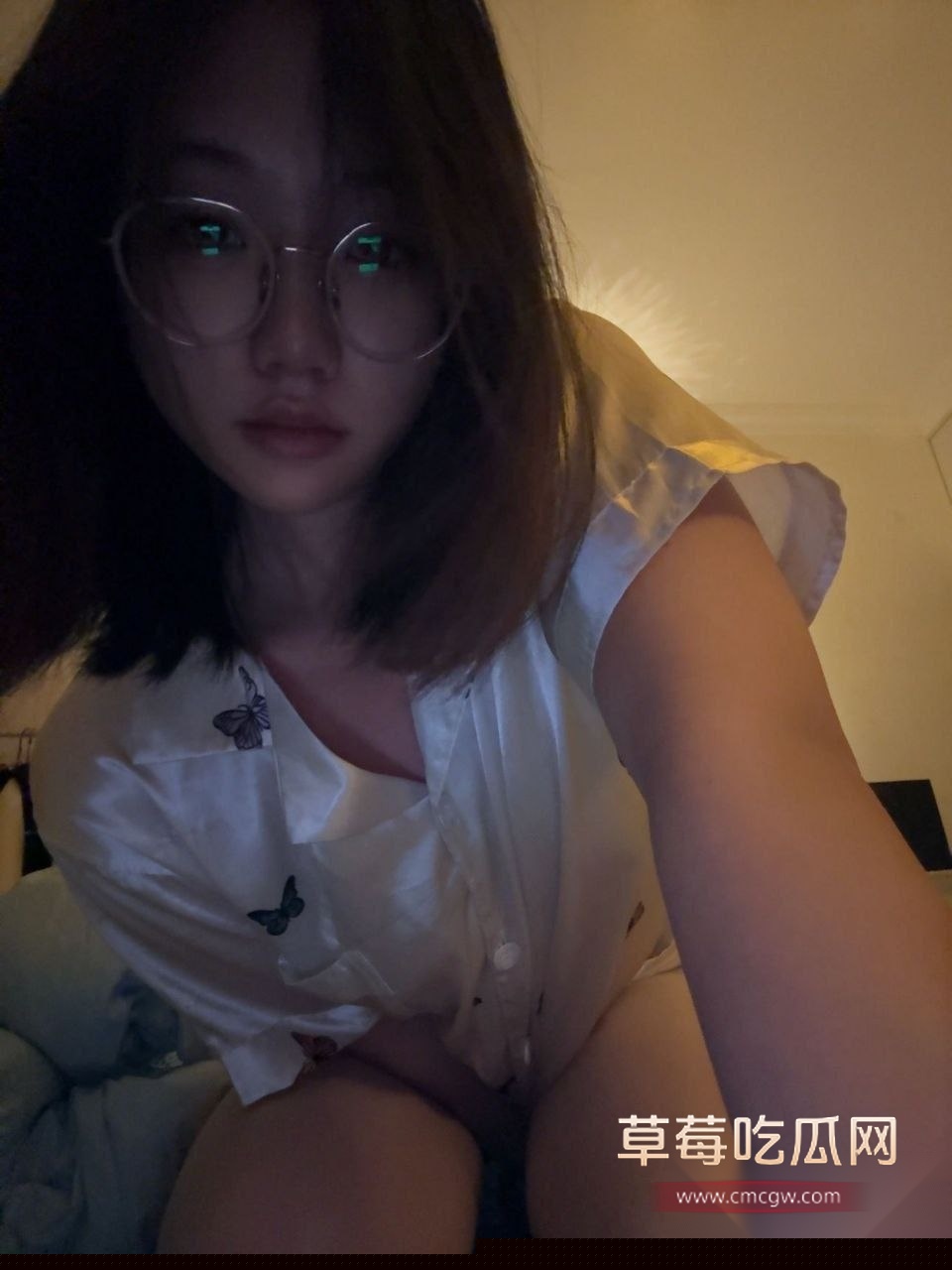 性感极品身材眼镜妹 25