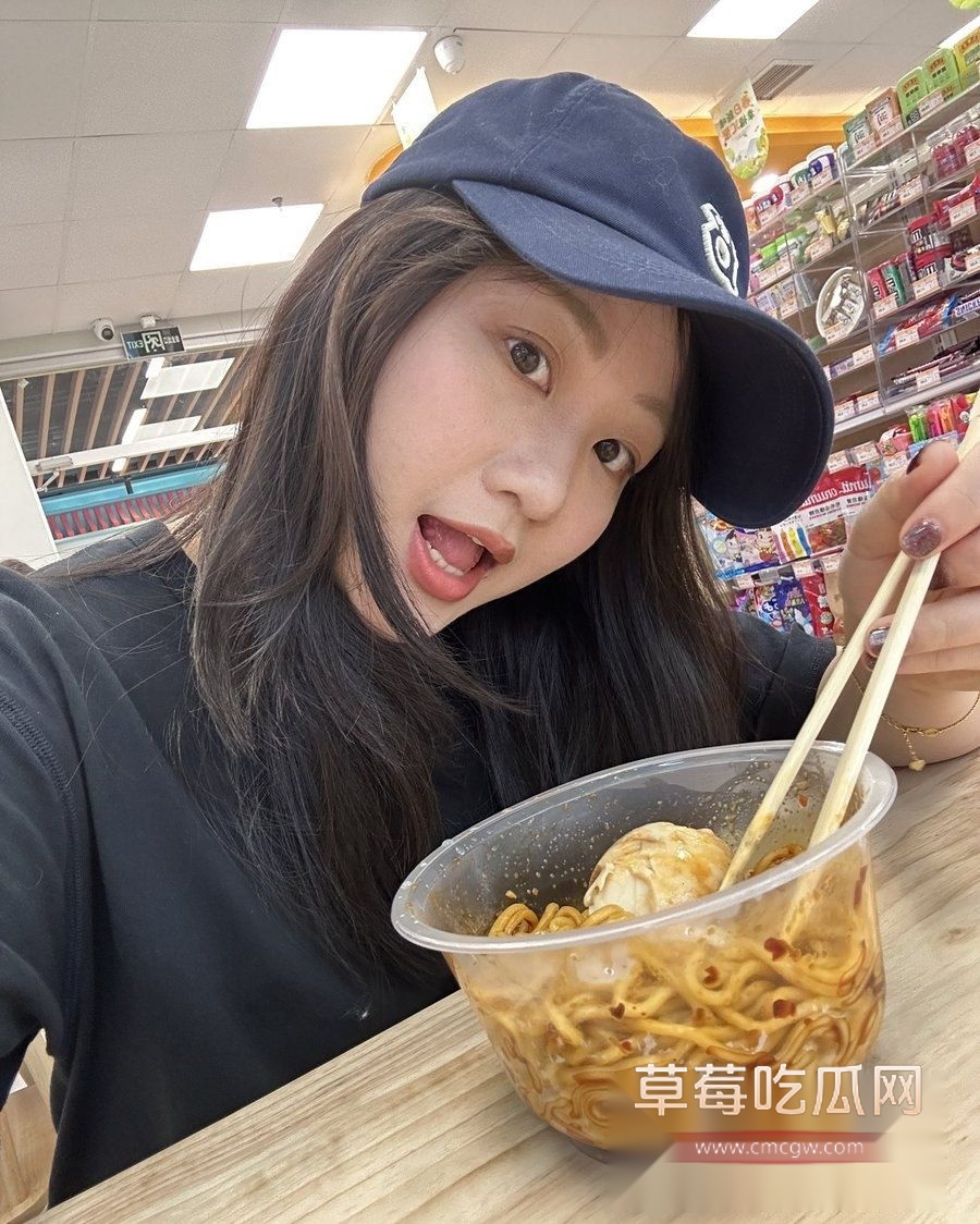 抖音巨乳网红依依32 抖音巨乳网红依依32