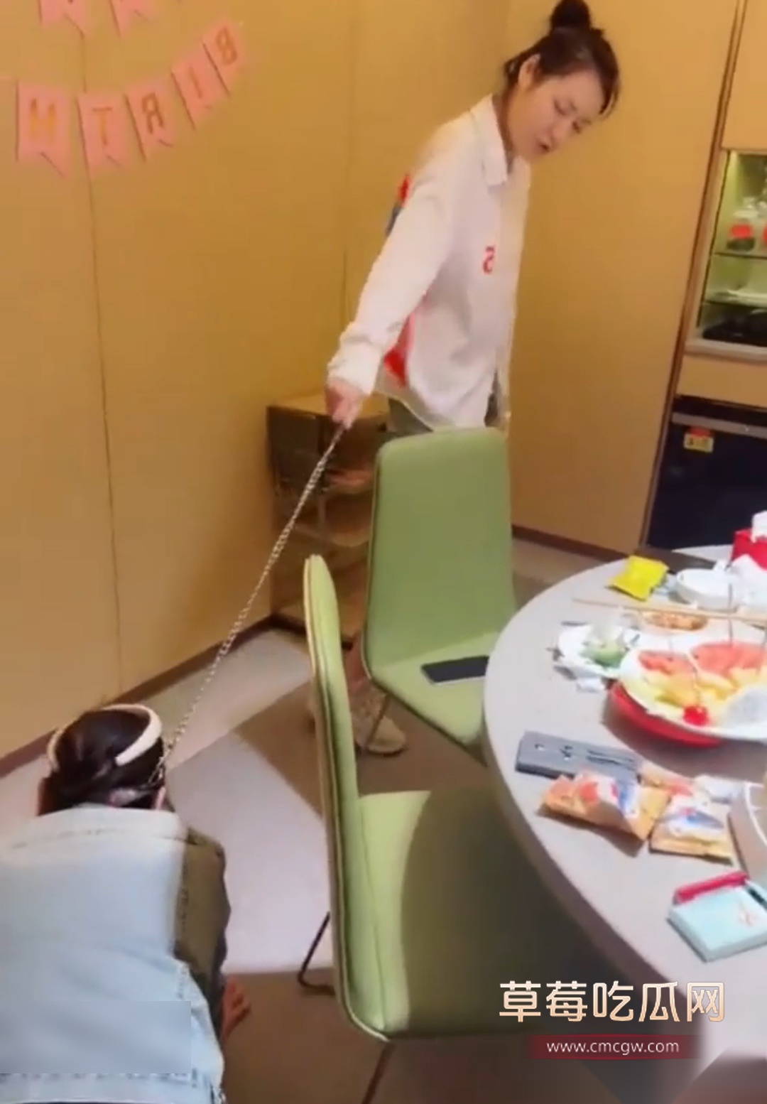 火辣海底捞姐妹花女女调教 4 火辣海底捞姐妹花女女调教 4