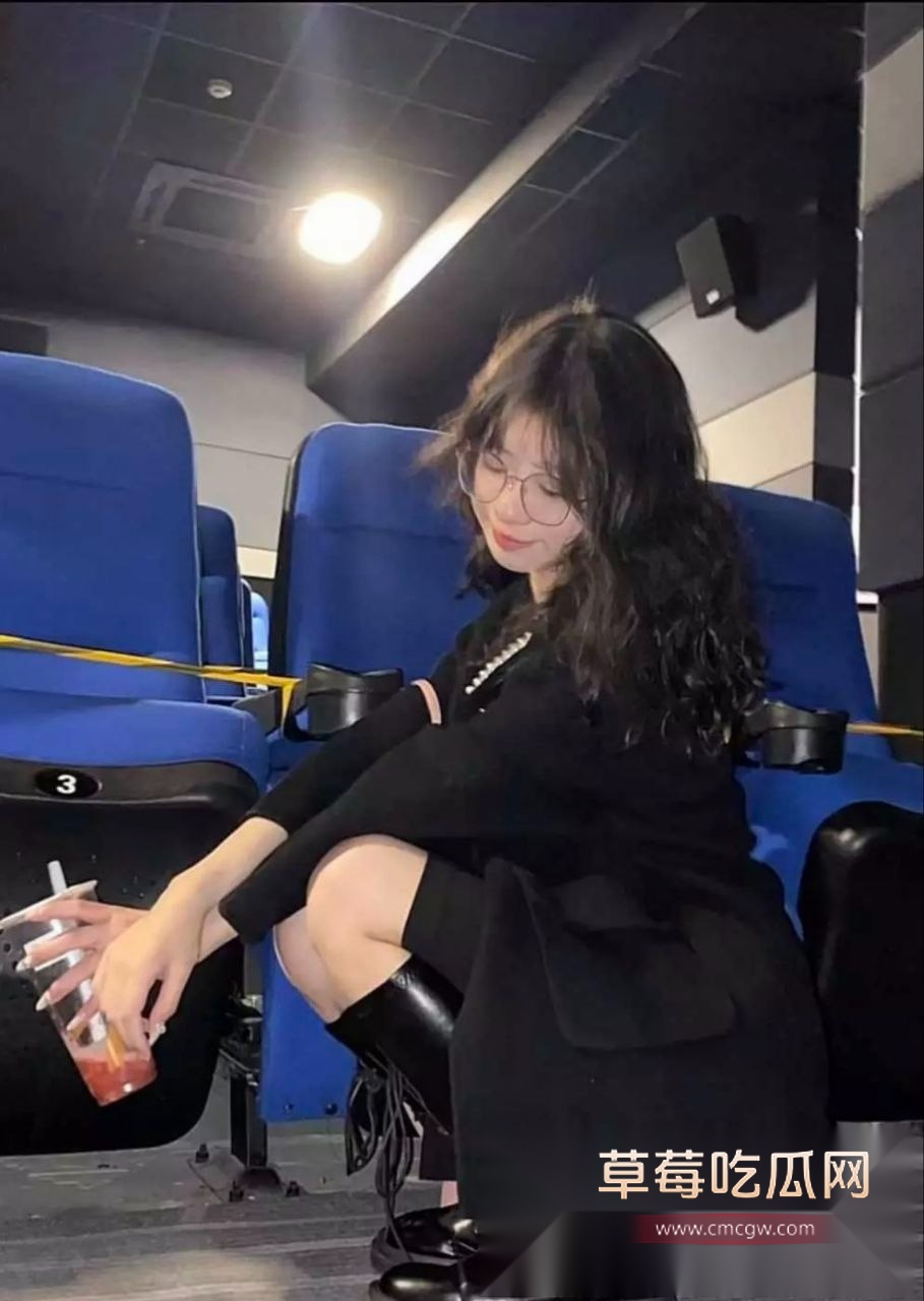 抖音百万粉丝网红超级露露与男友裸聊 10 抖音百万粉丝网红超级露露与男友裸聊 10