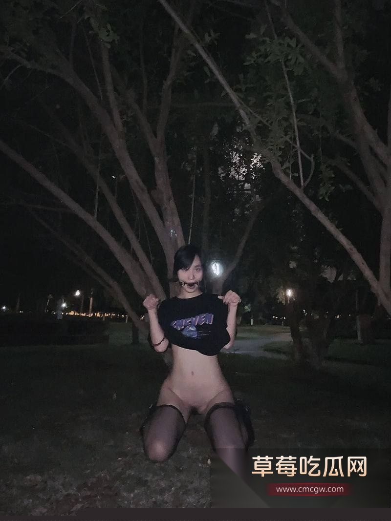 小骚逼2.jpg 小骚逼2.jpg