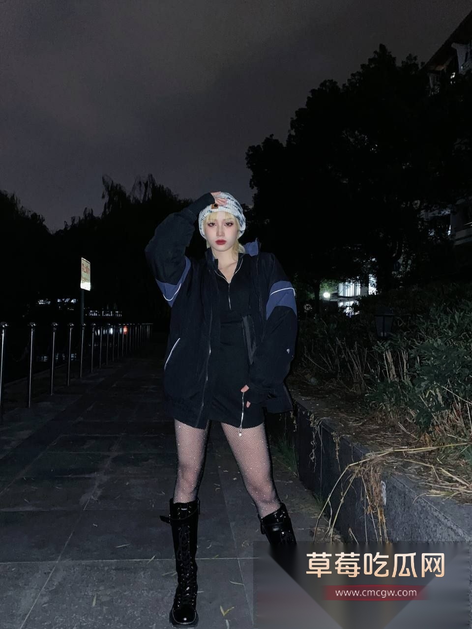 小骚逼5.jpg 小骚逼5.jpg